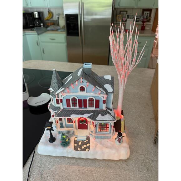 Avon 2001 Christmas Holiday Splendor Fiber Optic Color Changing Light Up House - Picture 1 of 10